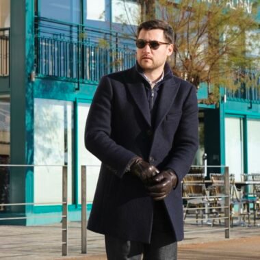 Des conseils en style pour bien choisir un manteau homme en hiver.